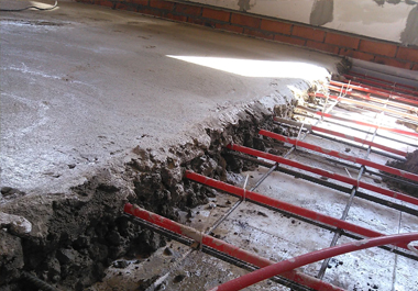Как правильно заливать бетон под теплый пол?